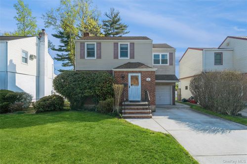 211 Norfeld Boulevard, Hempstead, NY, 11003 | Card Image