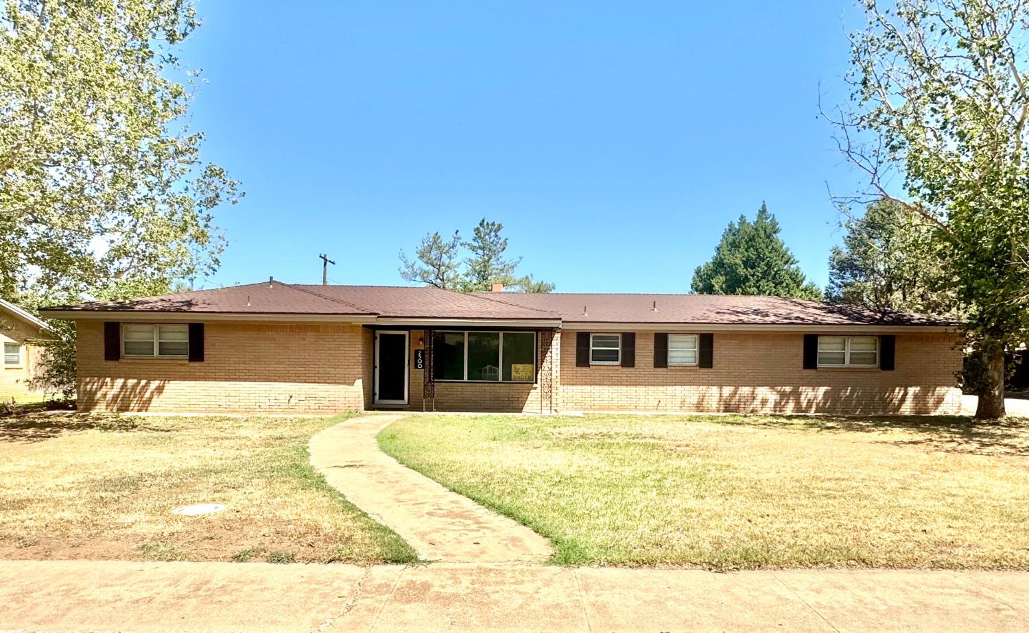 3rd St, Tahoka, TX 79373