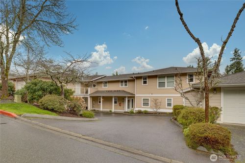 2628-4423 Providence Point Pl Se, Issaquah, WA, 98029-6817 | Card Image