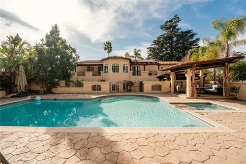 828 S Sunset Canyon, Burbank, CA, 91501 | Card Image