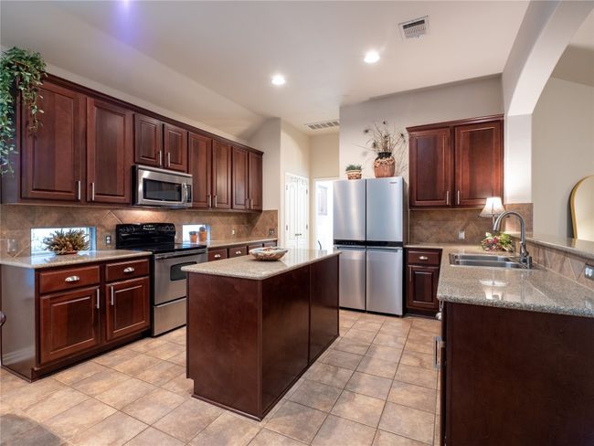 Spacious gourmet kitchen. | Image 10