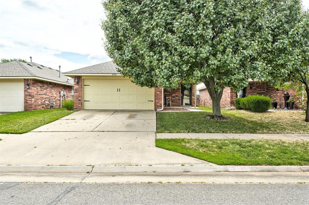 Ellis Ave, Moore, OK 73160
