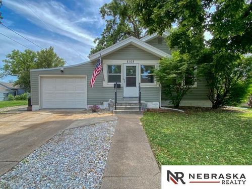 8109 Q St, Ralston, NE, 68127-2755 | Card Image