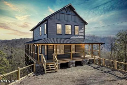 3051 Hatcher Top Rd, Sevierville, TN, 37862-7914 | Card Image