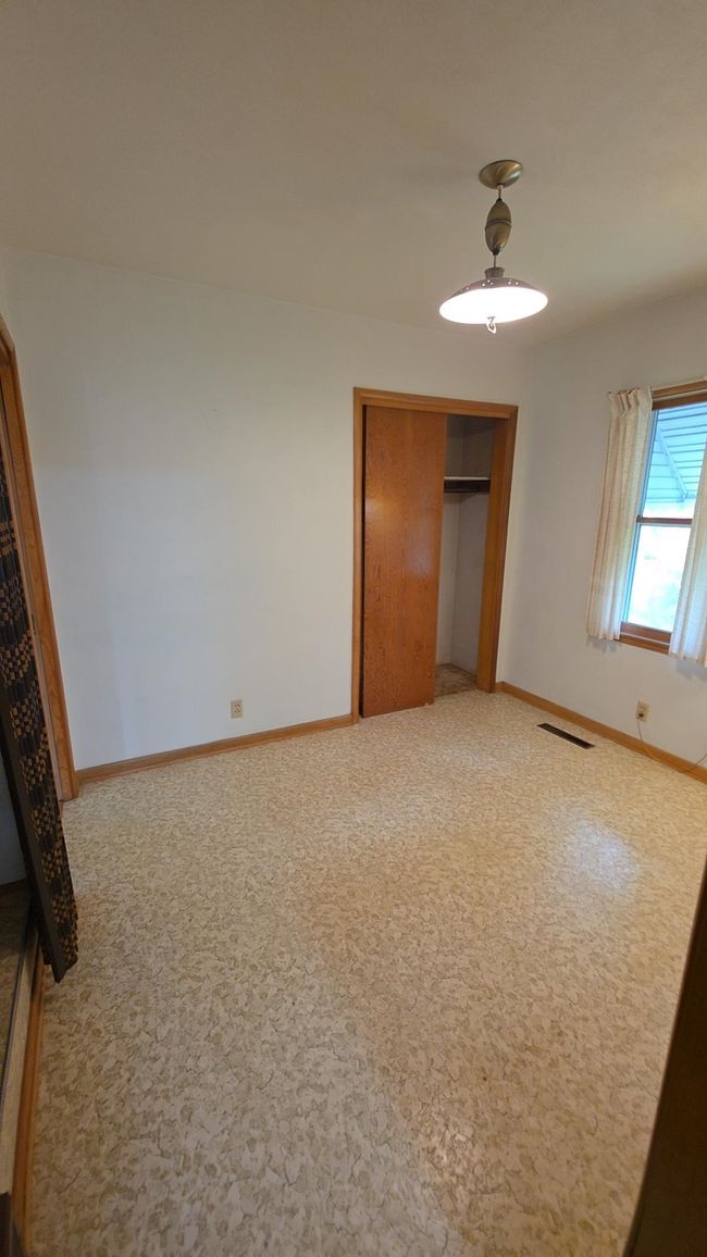 304 N Sleeper St, House other with 3 bedrooms, 2 bathrooms and null parking in Everly IA | Image 7