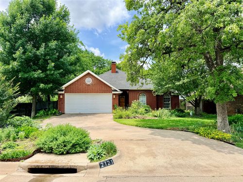 2121 Preston Pl, Denton, TX, 76209-2043 | Card Image