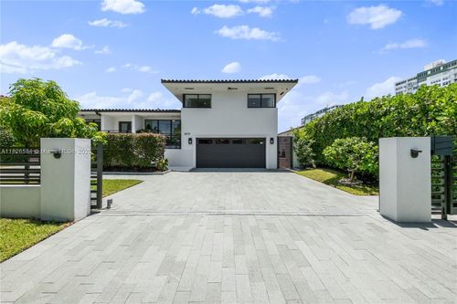 2010 Ne 122nd Rd, North Miami, FL, 33181-2942 | Card Image