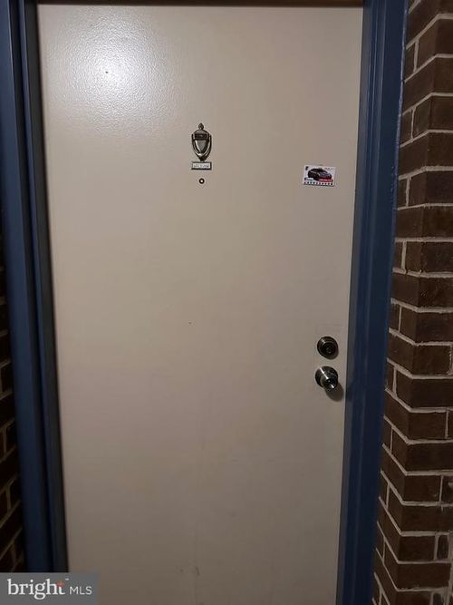 apt-t2-402 Girard St, GAITHERSBURG, MD, 20877-3330 | Card Image