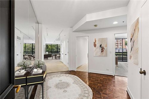 6d-2660 Peachtree Rd Nw, Atlanta, GA, 30305-3674 | Card Image