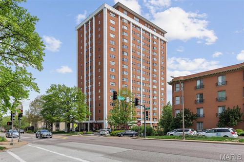 unit-18b-710 S Hanley Rd, Clayton, MO, 63105-2655 | Card Image