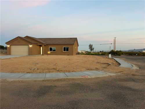 6676 W Rosario Ct, Golden Valley, AZ, 86413-1102 | Card Image
