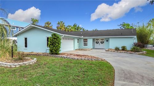 1851 18th St, Crystal River, FL, 34428-5075 | Card Image