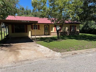 912 Bombay, Home with 3 bedrooms, 1 bathrooms and 1 parking in Brady TX | Image 3