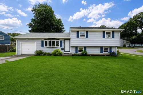 245 Oakwood Dr, Fairfield, CT, 06824-4151 | Card Image