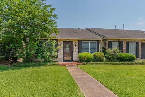 495 Longmeadow St, Beaumont, TX, 77707-1818 | Card Image