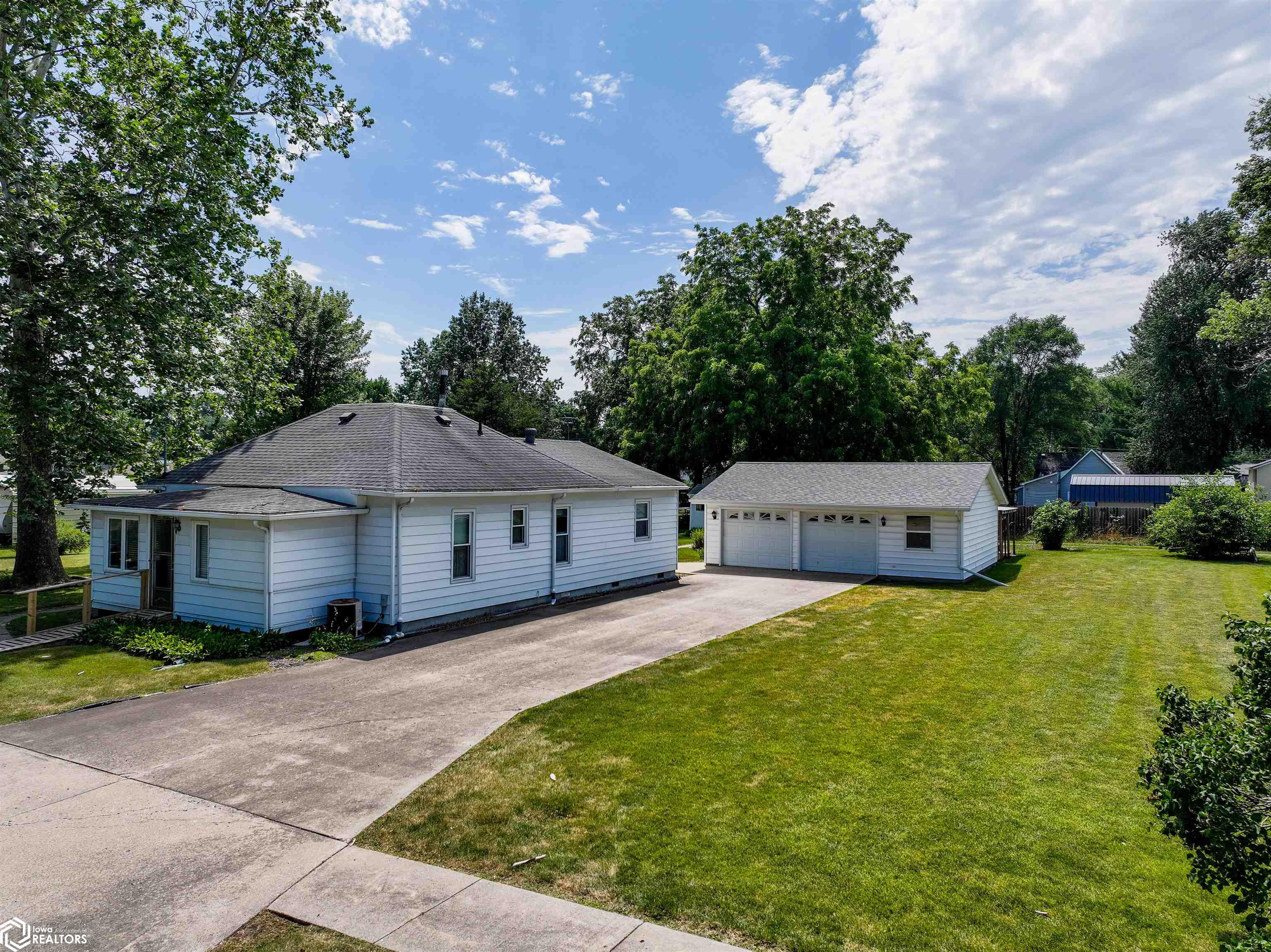 Adella St, Ottumwa, IA 52501
