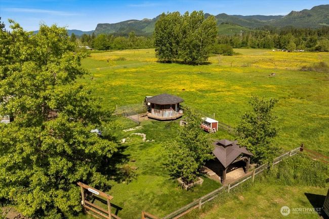 Farm life at its finest — space to roam, grow, and live the dream. | Image 32