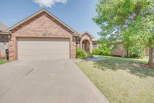 832 Elm Creek Dr, Moore, OK, 73160-0914 | Card Image