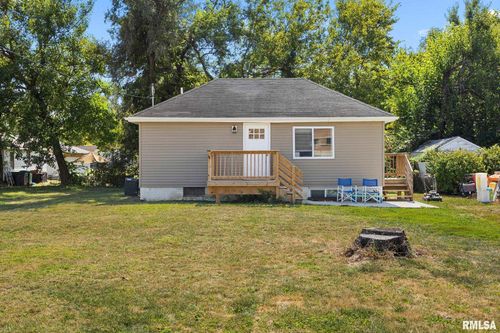 415 Edmund St, East Peoria, IL, 61611-2324 | Card Image