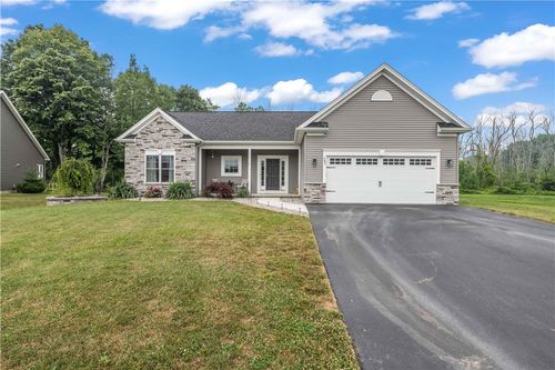 581 Whistlers Cove Ln, Greece, NY, 14612-1267 | Card Image
