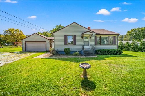 13608 Painesville Warren Rd, Painesville, OH, 44077-9562 | Card Image