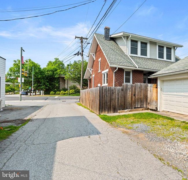 506 W High St, House other with 3 bedrooms, 2 bathrooms and null parking in CARLISLE PA | Image 34