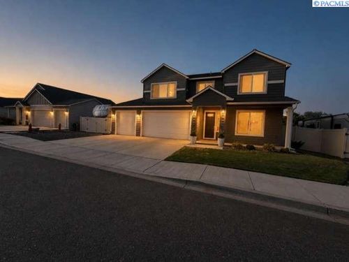 1554 W 32nd Ave, Kennewick, WA, 99337-8202 | Card Image