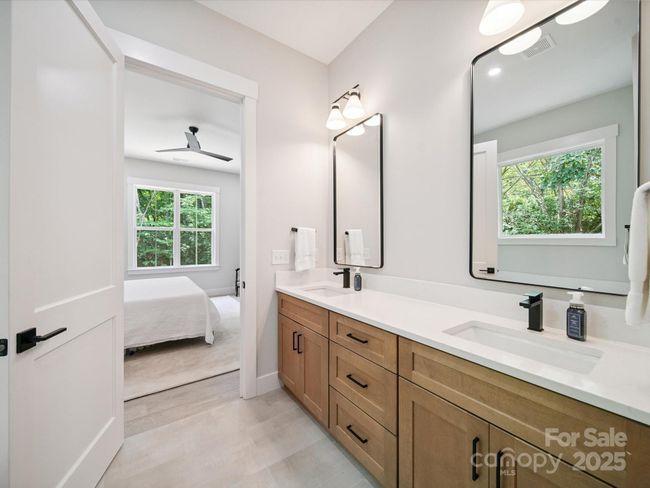 Owner's Dual Vanity | Image 31