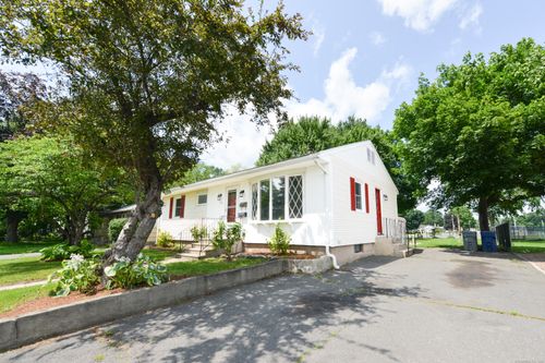 129 Tomlinson Ave, Plainville, CT, 06062-2946 | Card Image