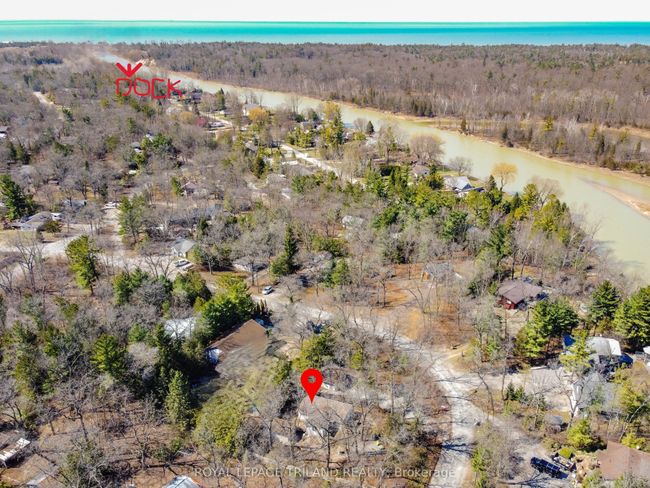 7933 Katharine Cres, House other with 2 bedrooms, 1 bathrooms and 5 parking in Port Franks ON | Image 27