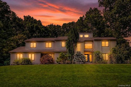 5 Zeck Ct, Suffern, NY, 10901-3425 | Card Image