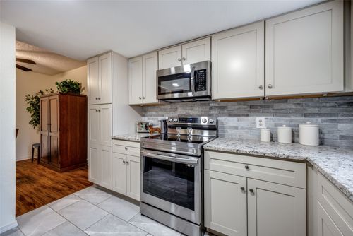 12 Village Green Ct, Denison, TX, 75020-3941 | Card Image