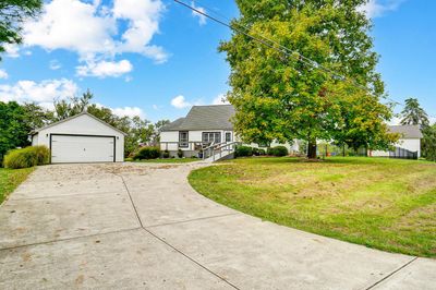 Large Driveway | Image 2