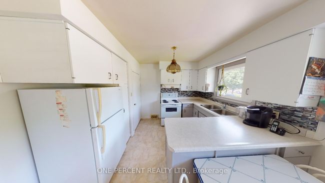 324 Bunting Rd, House other with 3 bedrooms, 2 bathrooms and 5 parking in Saint Catharines ON | Image 5