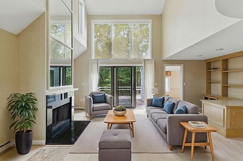 2-2 Hillside Dr, Wayland, MA, 01778-3814 | Card Image