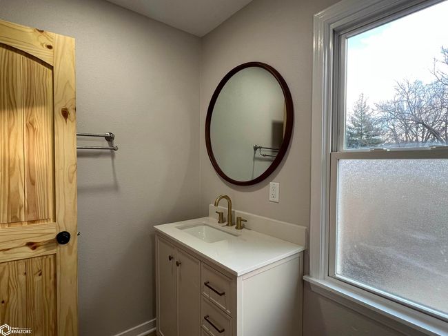 5164 Augusta Main Rd, Home with 2 bedrooms, 1 bathrooms and 2 parking in Wever IA | Image 10