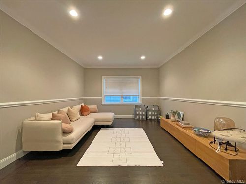 1019 Grove St, Mamaroneck, NY, 10543-1712 | Card Image