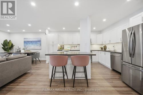 112-75 Emmett Avenue, Toronto (Mount Dennis), ON, M6M5A7 | Card Image