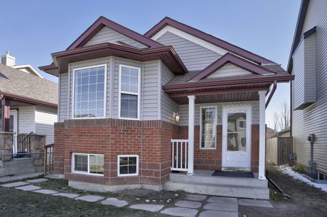 66 Saddlemont Way Ne, Home with 5 bedrooms, 2 bathrooms and 4 parking in Calgary AB | Image 2