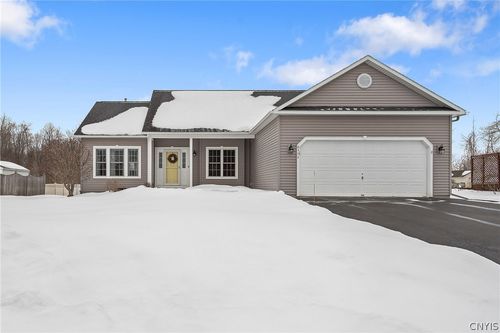 8494 Wayfarer Dr, Cicero, NY, 13039-8242 | Card Image