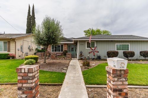 2390 Fruitland Ave, Atwater, CA, 95301-2136 | Card Image