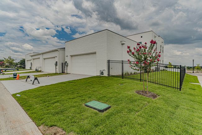2154 Village Walk Pl, Townhouse with 3 bedrooms, 3 bathrooms and null parking in Aledo TX | Image 32