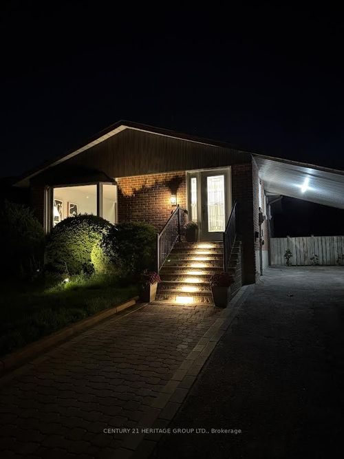 43 Howell Sq, Scarborough, ON, M1B1C3 | Card Image
