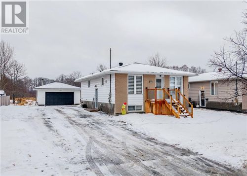 3930 Macmillan Dr, Val Caron, ON, P3N1H9 | Card Image