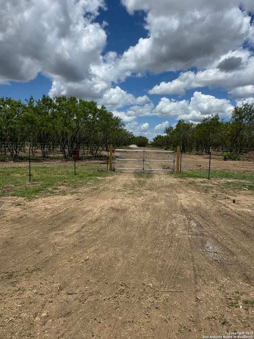 05 Windmill Ranchettes Cr 329, Jourdanton, TX, 78026 | Card Image
