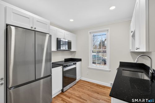 195 Laurel Pl, Bridgeport, CT, 06604-1719 | Card Image