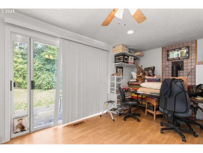 270 Se Robin Way, House other with 3 bedrooms, 2 bathrooms and 2 parking in Gresham OR | Image 12