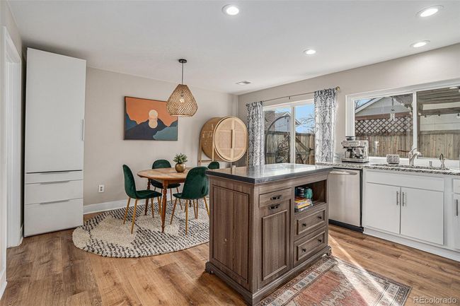 6931 S Knolls Way, Townhouse with 3 bedrooms, 2 bathrooms and 4 parking in Centennial CO | Image 5