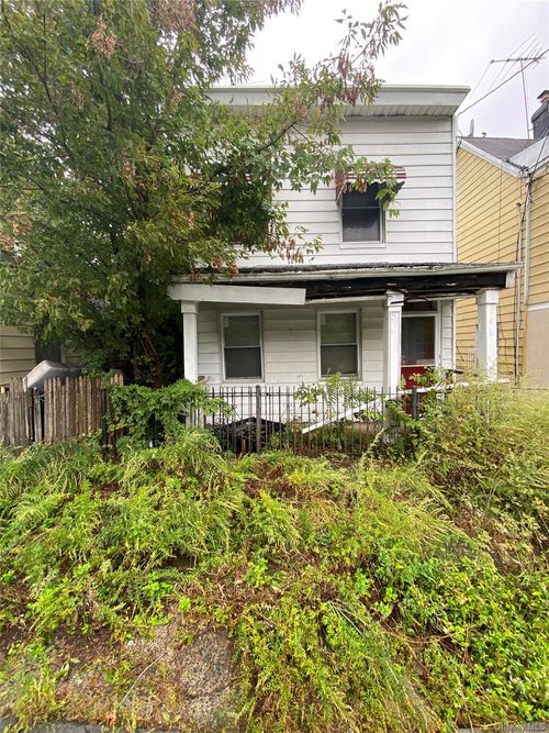 92 Vineyard Ave, Yonkers, NY, 10703-2810 | Card Image