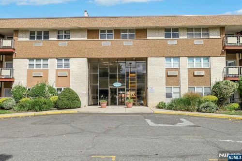 1111 River Rd, Edgewater, NJ, 07020-1335 | Card Image